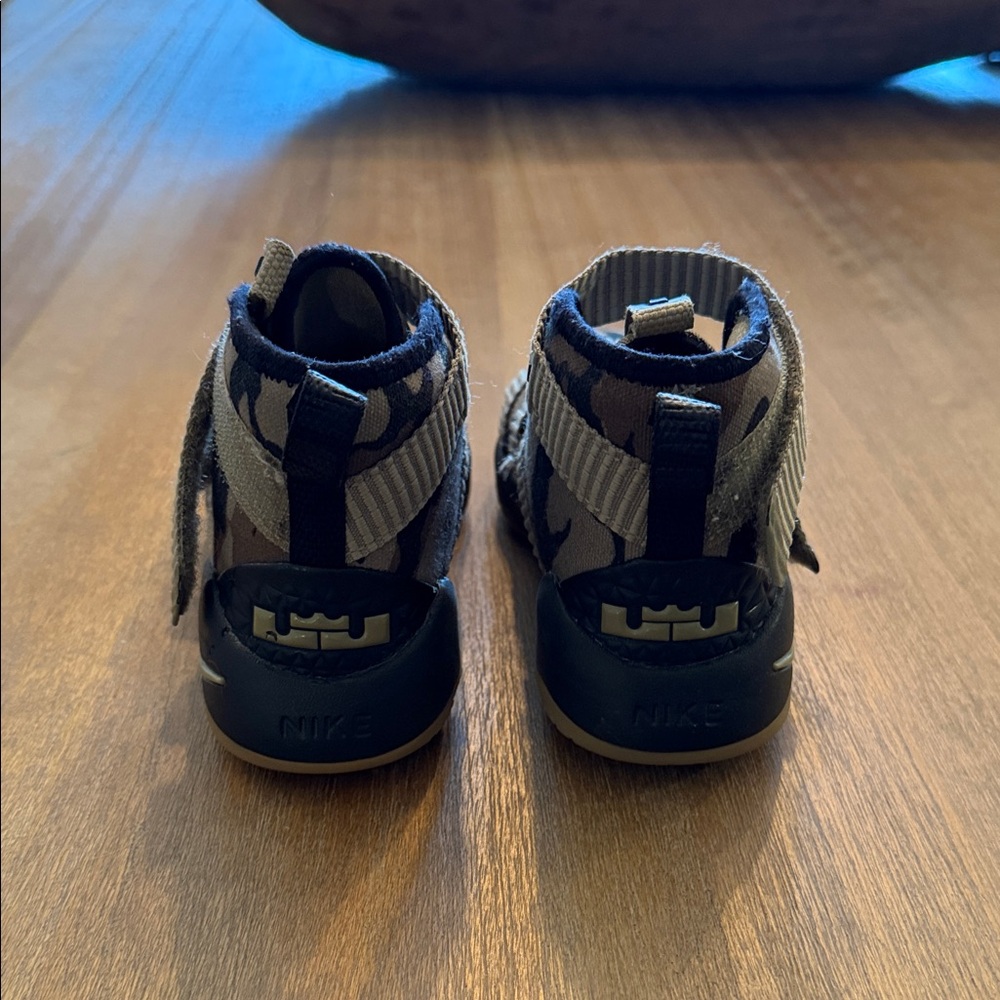 Nike Kids Tan and Black Sneakers - Picture 3 of 3